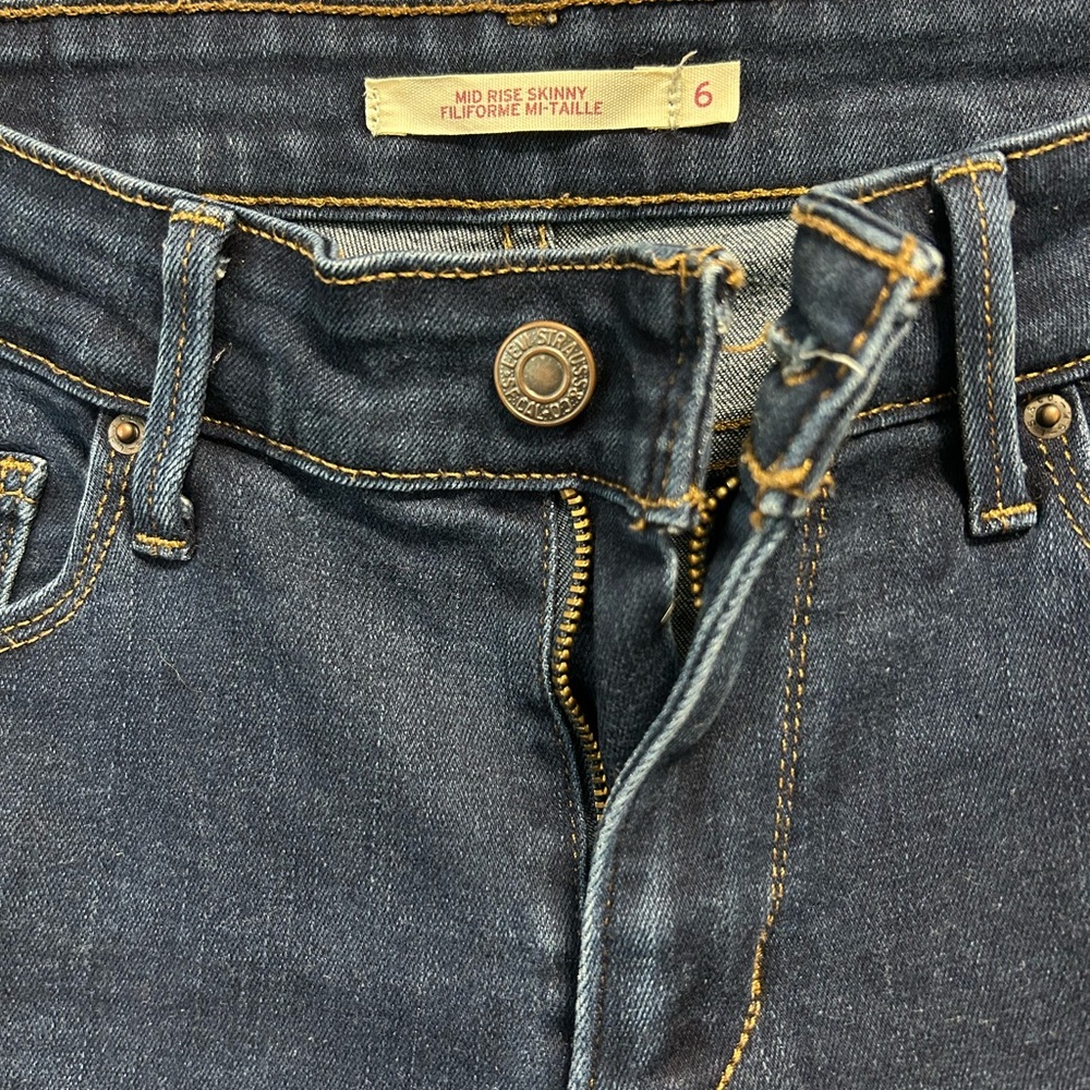 LEVI’s Women’s Mid Rise Skinny Jeans